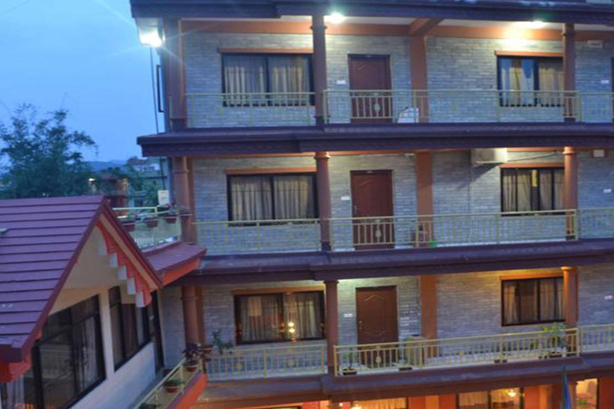 Golden Gate Hotel Pokhara Dış mekan fotoğraf