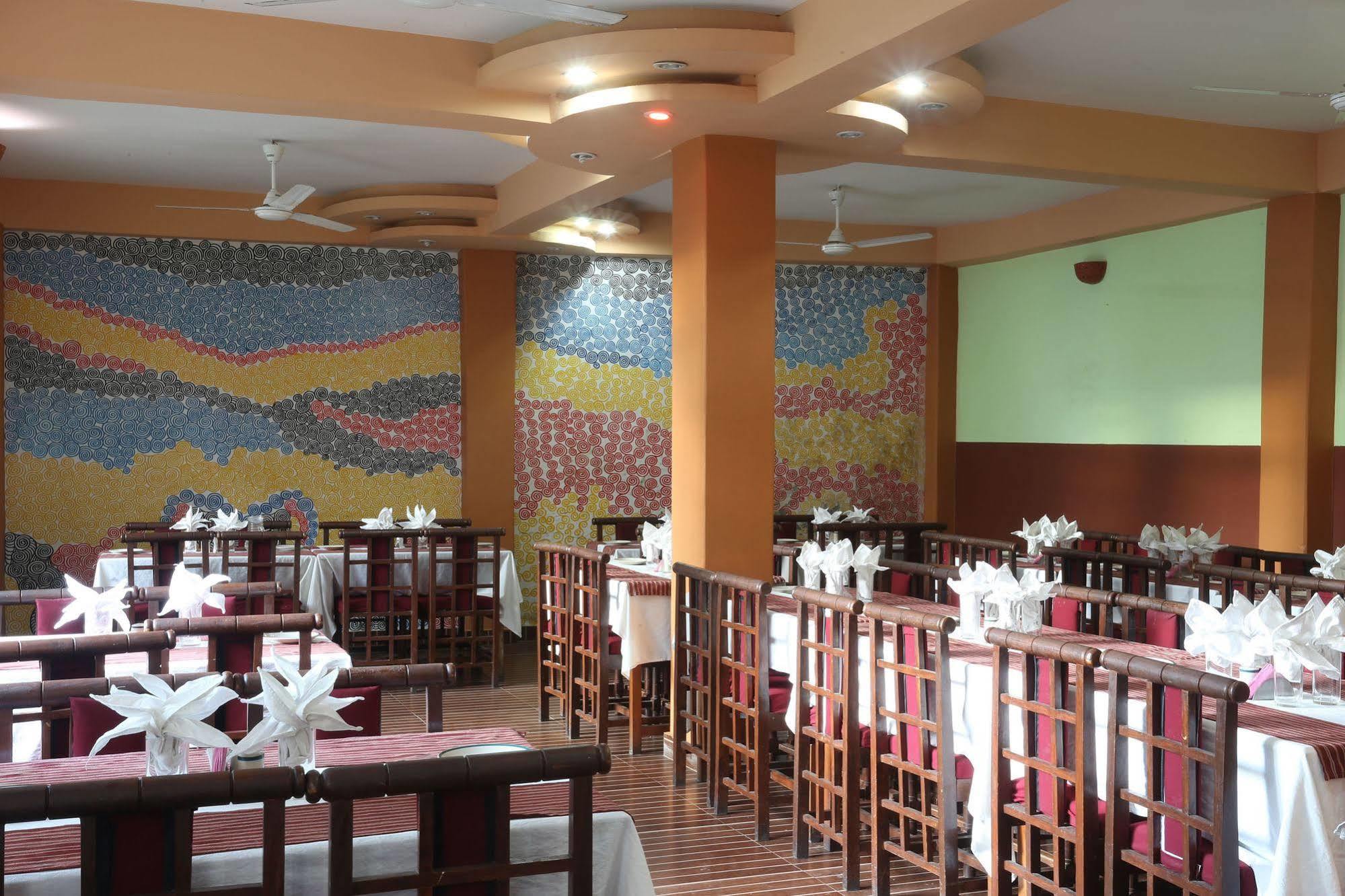 Golden Gate Hotel Pokhara Dış mekan fotoğraf