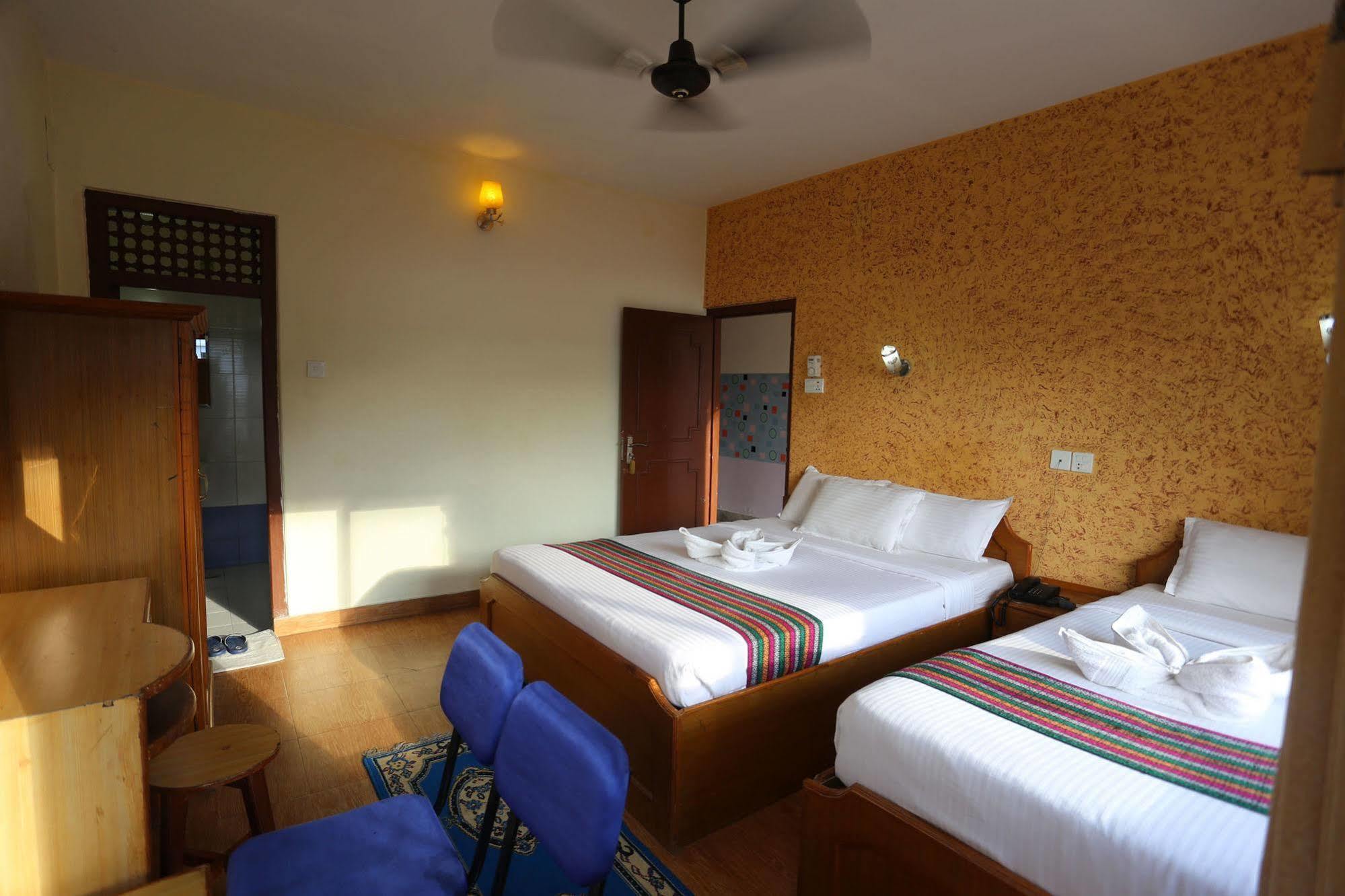 Golden Gate Hotel Pokhara Dış mekan fotoğraf