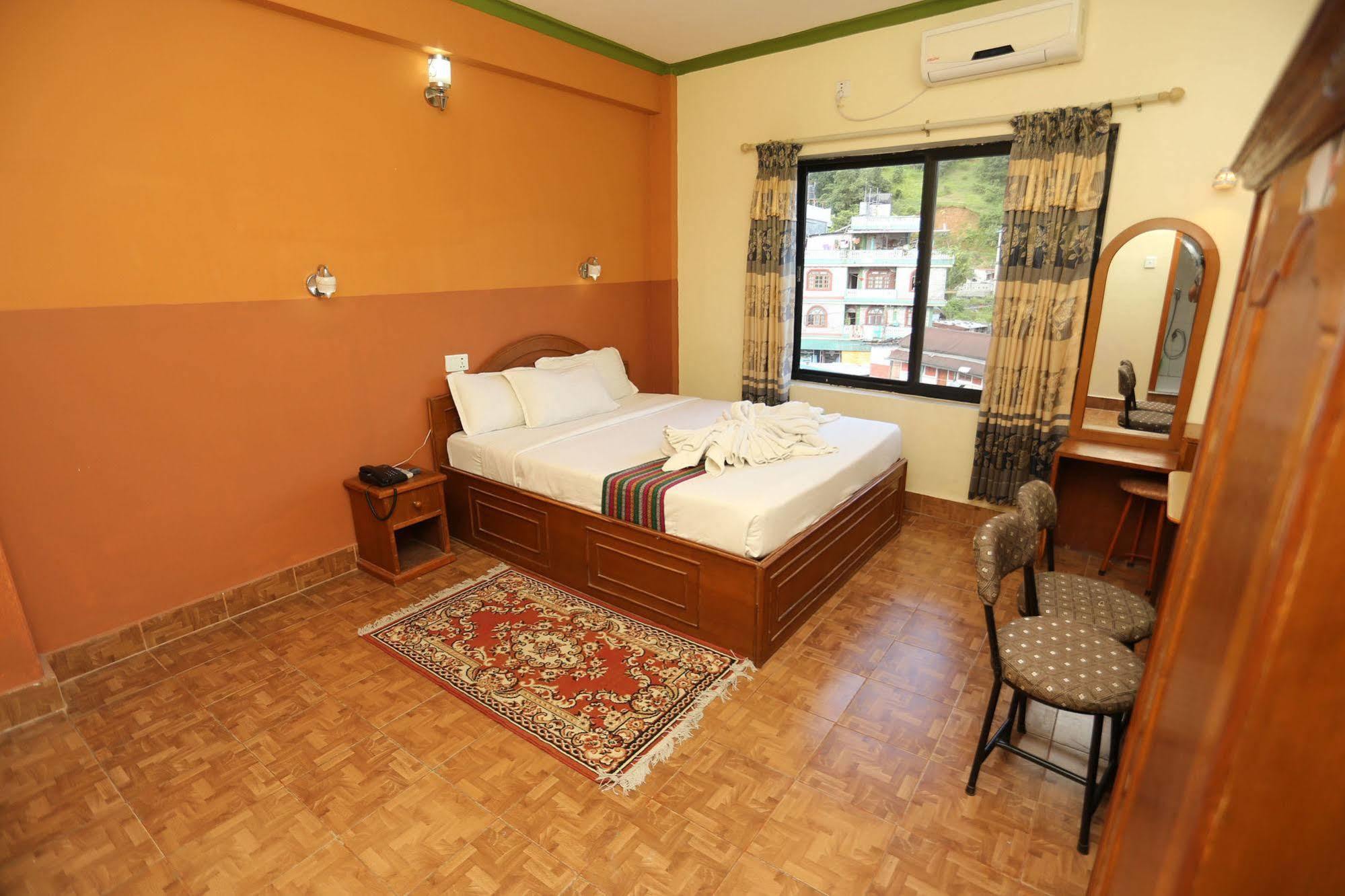Golden Gate Hotel Pokhara Dış mekan fotoğraf