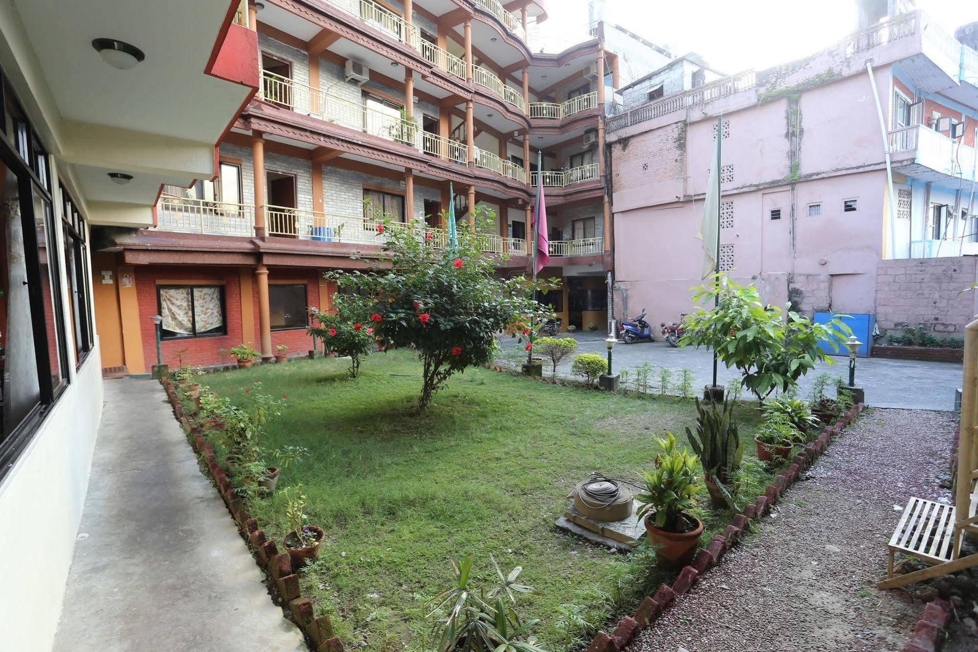 Golden Gate Hotel Pokhara Dış mekan fotoğraf