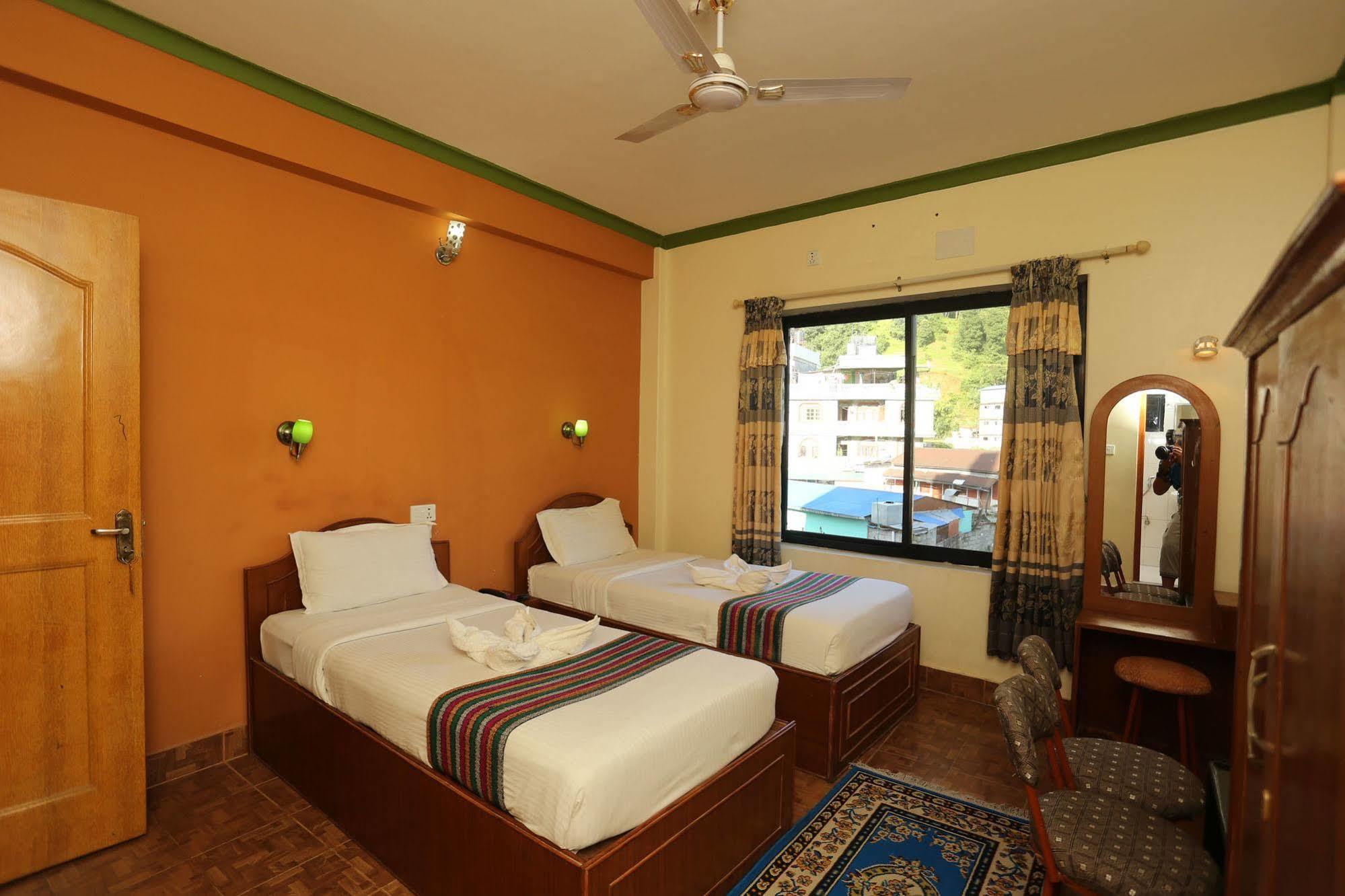 Golden Gate Hotel Pokhara Dış mekan fotoğraf