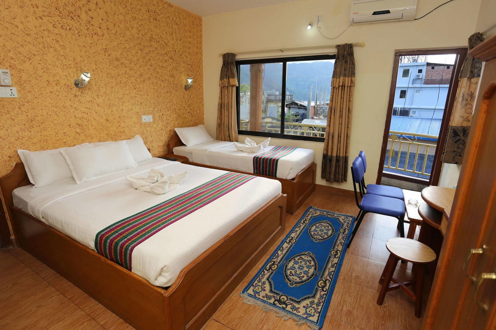 Golden Gate Hotel Pokhara Dış mekan fotoğraf
