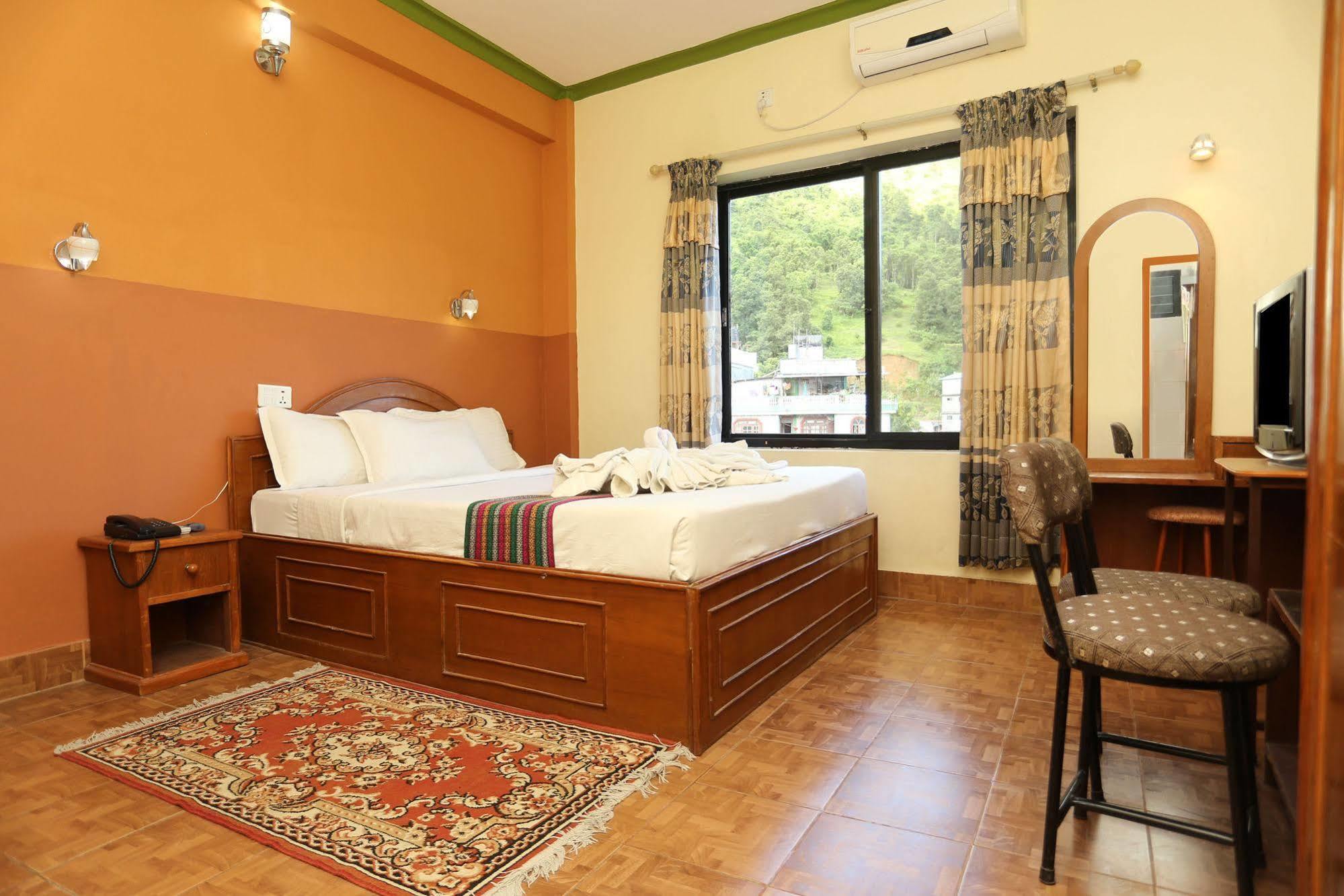 Golden Gate Hotel Pokhara Dış mekan fotoğraf
