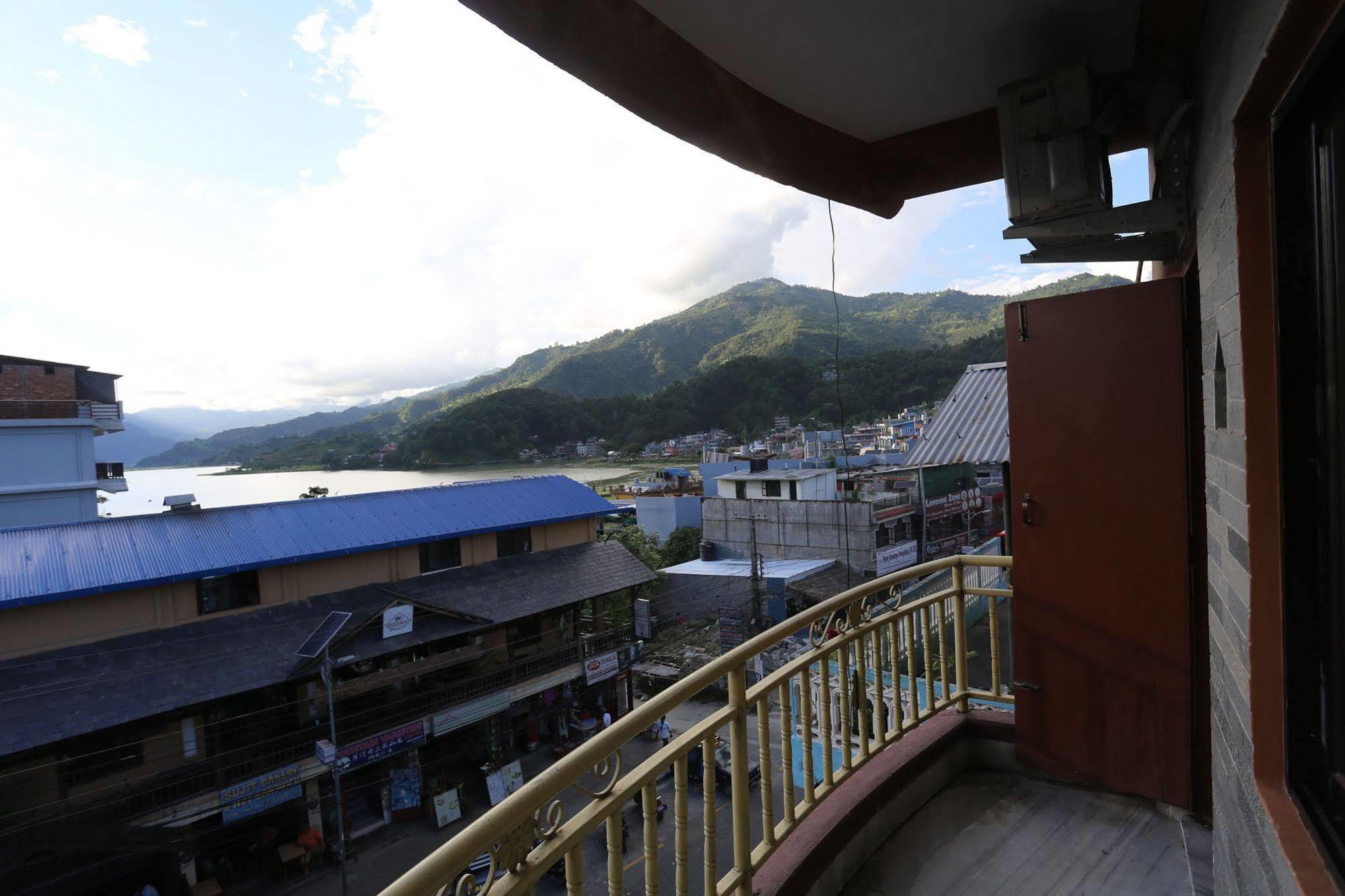 Golden Gate Hotel Pokhara Dış mekan fotoğraf