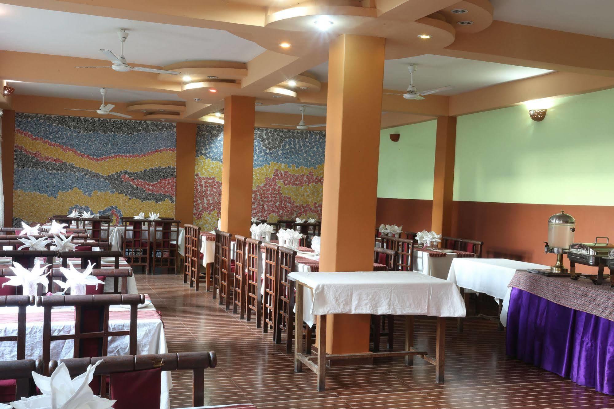 Golden Gate Hotel Pokhara Dış mekan fotoğraf