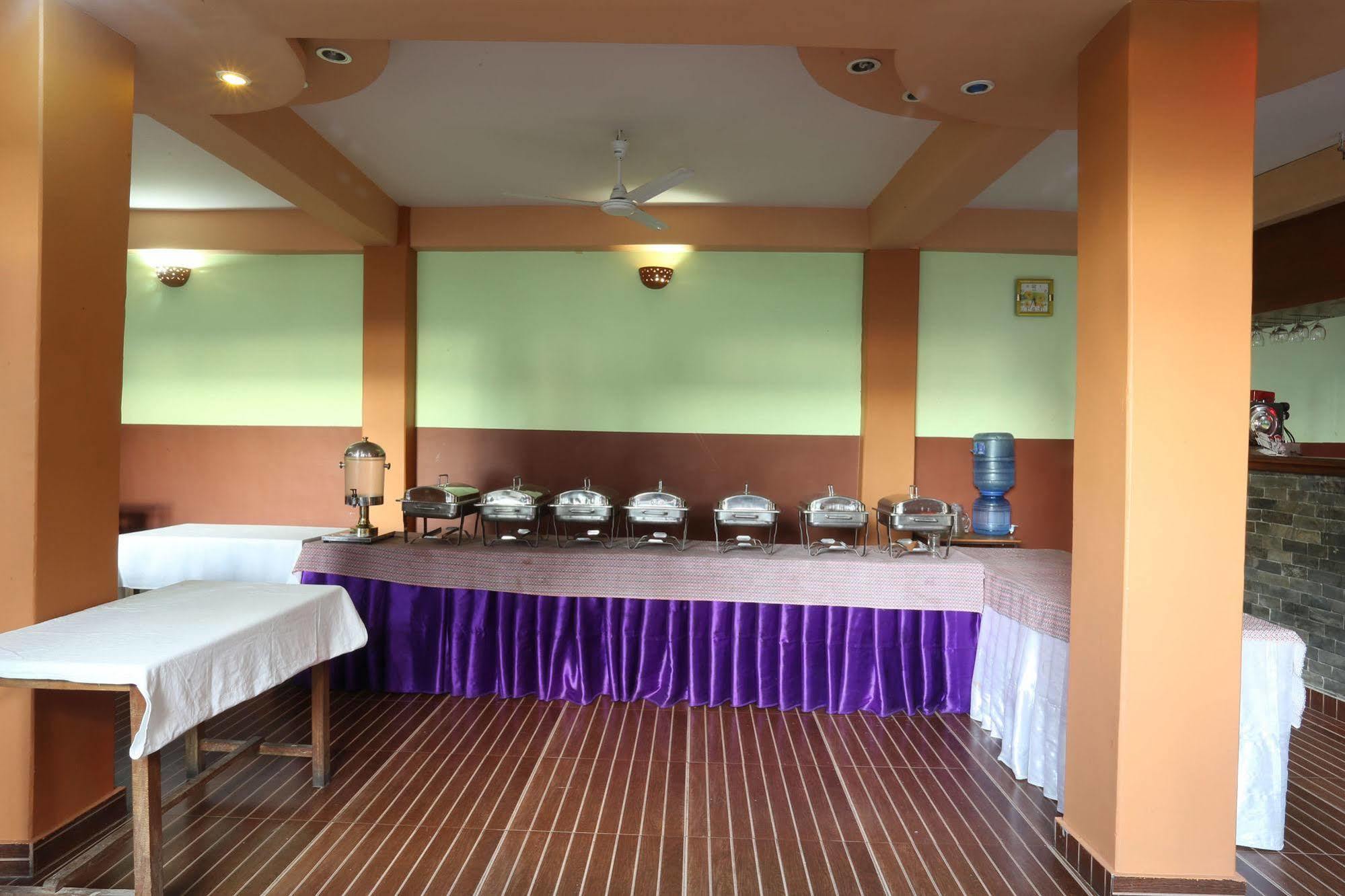 Golden Gate Hotel Pokhara Dış mekan fotoğraf