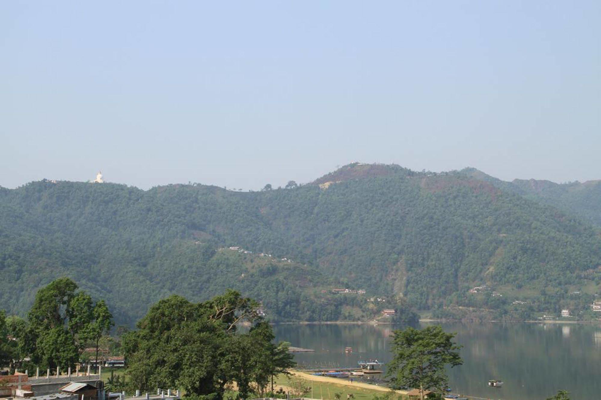 Golden Gate Hotel Pokhara Dış mekan fotoğraf