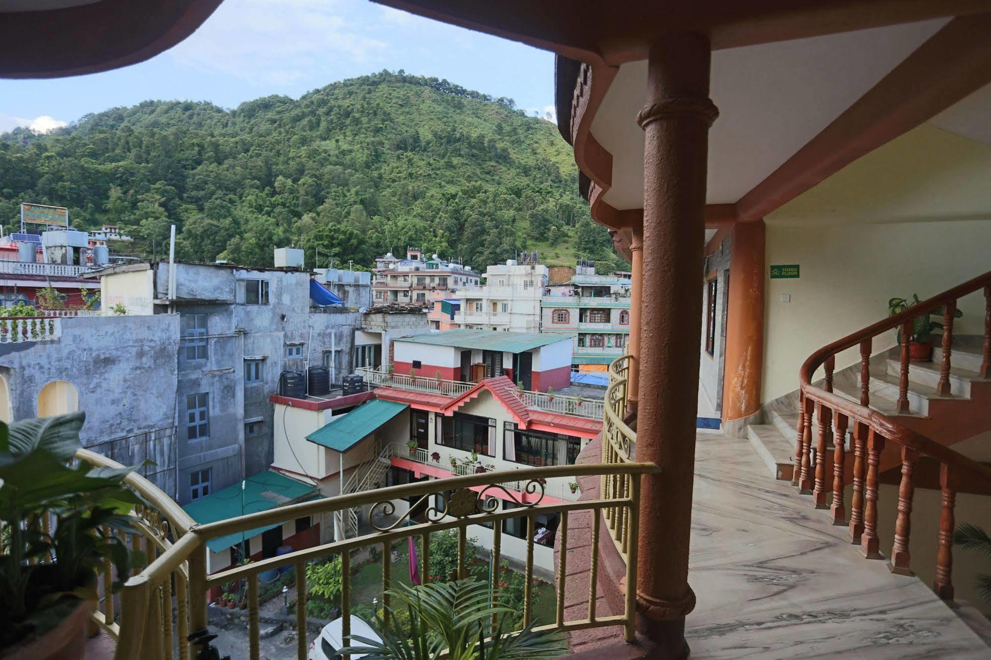 Golden Gate Hotel Pokhara Dış mekan fotoğraf