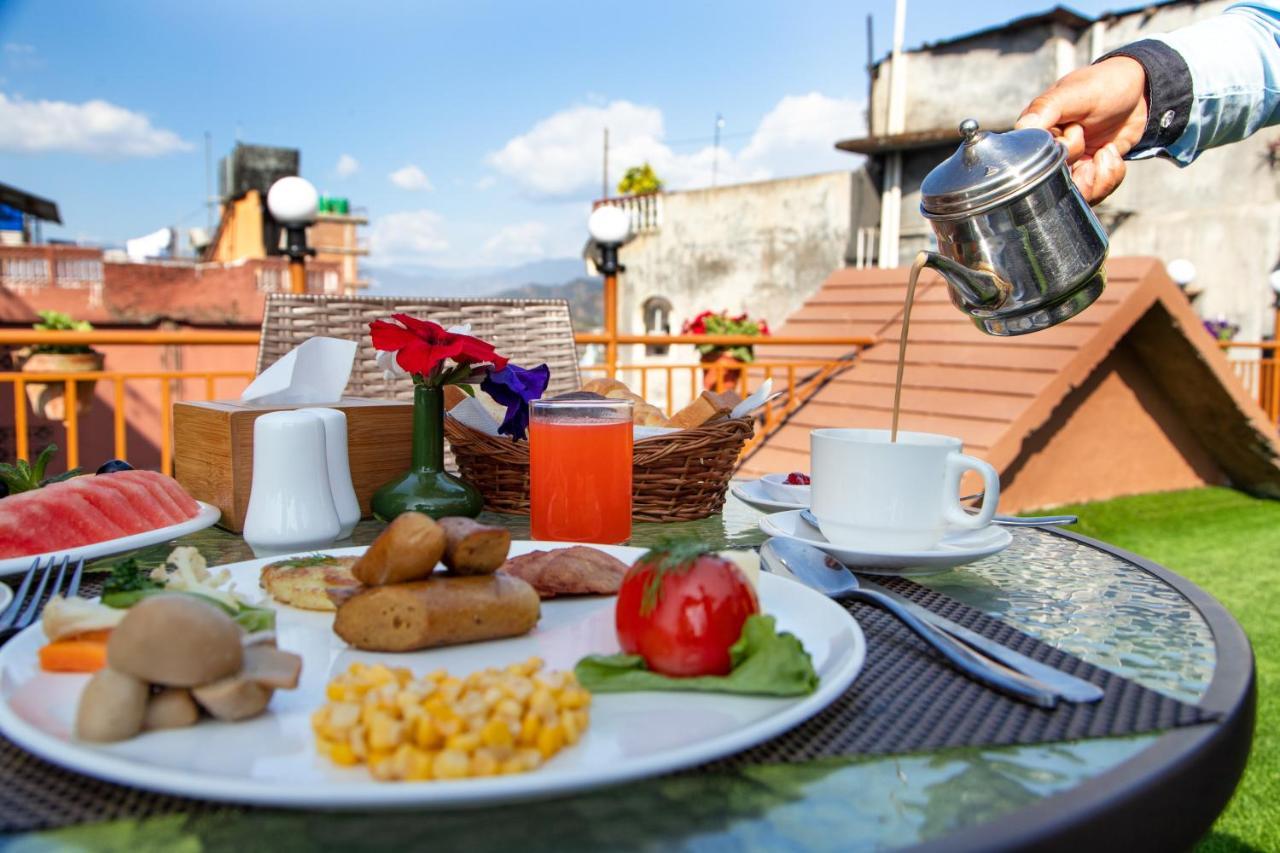 Golden Gate Hotel Pokhara Dış mekan fotoğraf