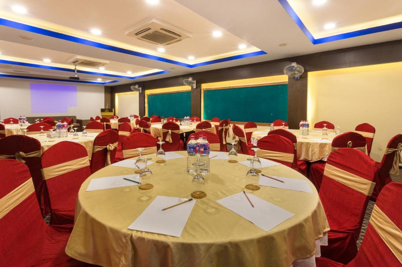 Golden Gate Hotel Pokhara Dış mekan fotoğraf