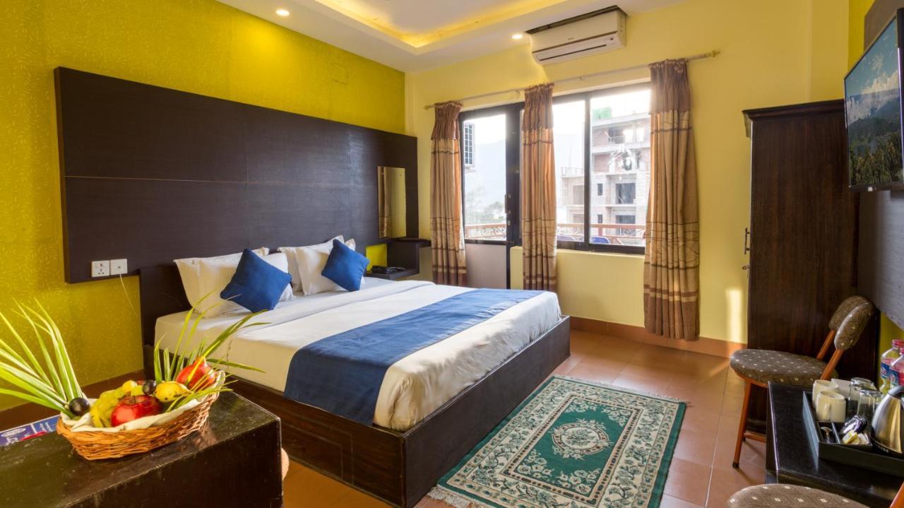 Golden Gate Hotel Pokhara Dış mekan fotoğraf