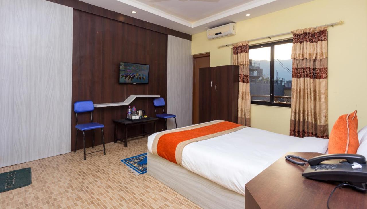 Golden Gate Hotel Pokhara Dış mekan fotoğraf