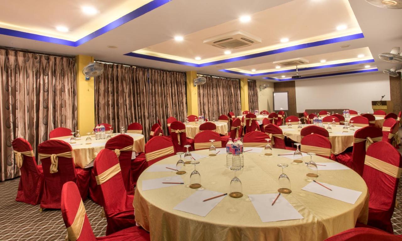 Golden Gate Hotel Pokhara Dış mekan fotoğraf