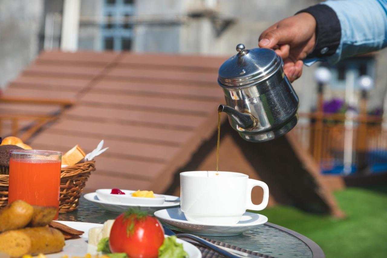 Golden Gate Hotel Pokhara Dış mekan fotoğraf
