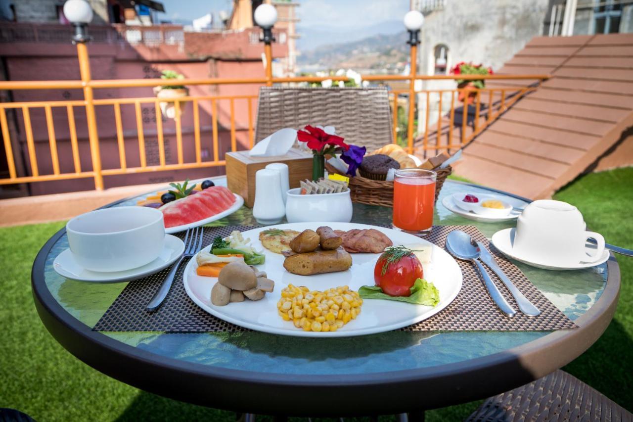 Golden Gate Hotel Pokhara Dış mekan fotoğraf