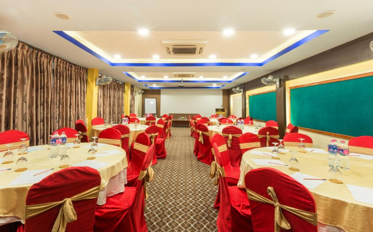 Golden Gate Hotel Pokhara Dış mekan fotoğraf