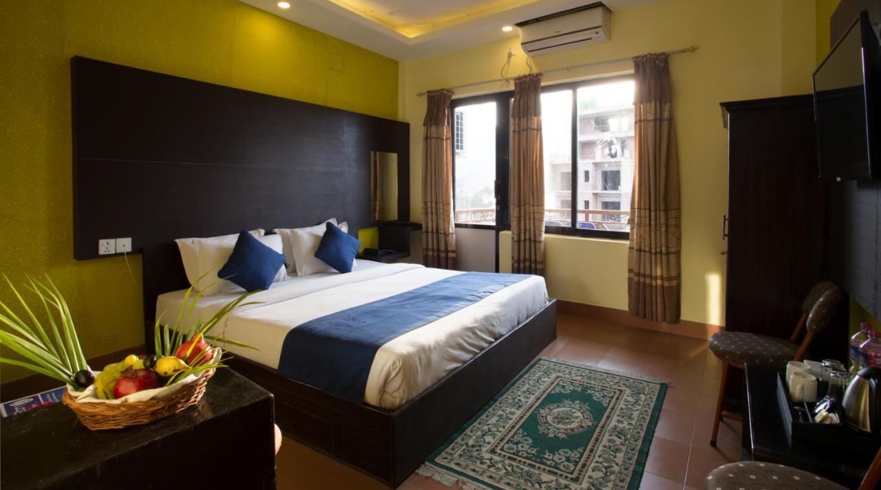 Golden Gate Hotel Pokhara Dış mekan fotoğraf