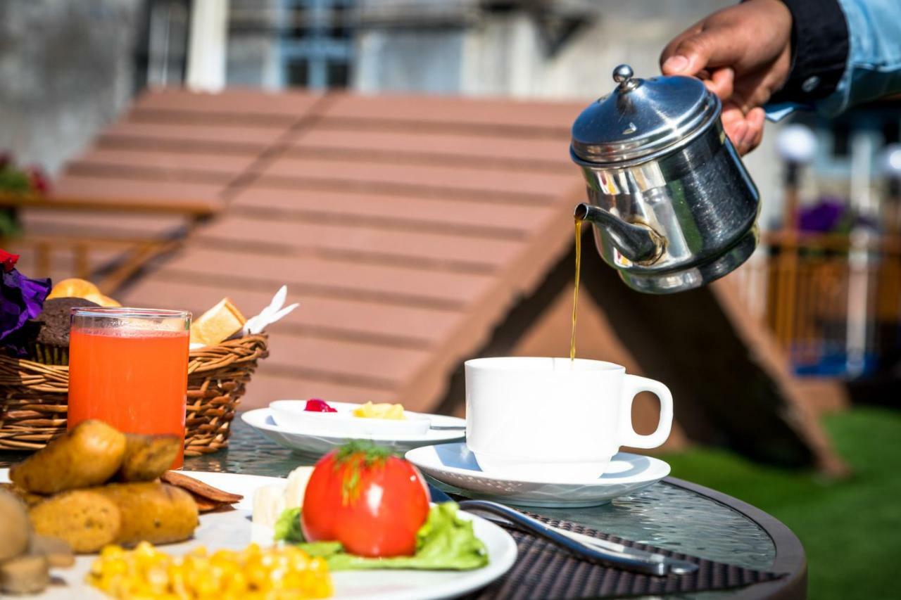 Golden Gate Hotel Pokhara Dış mekan fotoğraf